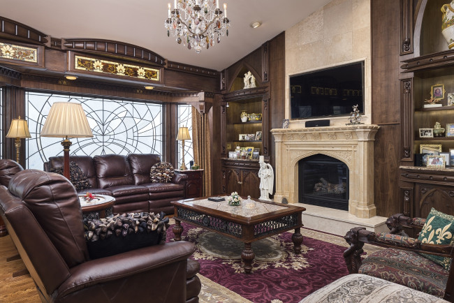 Обои картинки фото интерьер, гостиная, ковер, дерево, столик, кресло, диван, лампа, камин, декор, стиль, дизайн