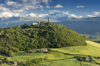 Картинка города -+пейзажи горы италия марке небо долина облака castello di pitino