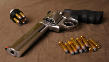 Картинка оружие револьверы патроны