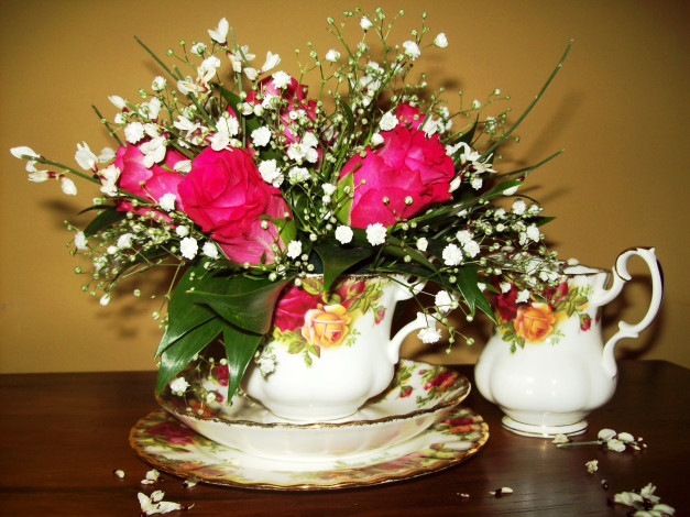 Обои картинки фото цветы, розы, композиция, чашка