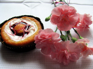 Картинка еда пирожные +кексы +печенье розовый гвоздика кекс