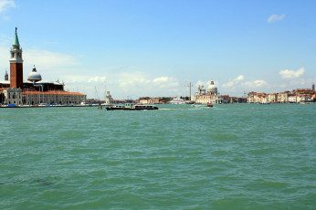 Картинка города венеция+ италия башни вода катера
