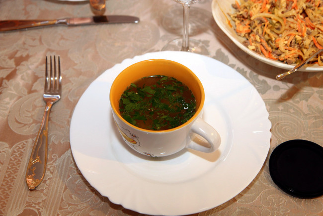 Обои картинки фото еда, зелень, бульон, чашка