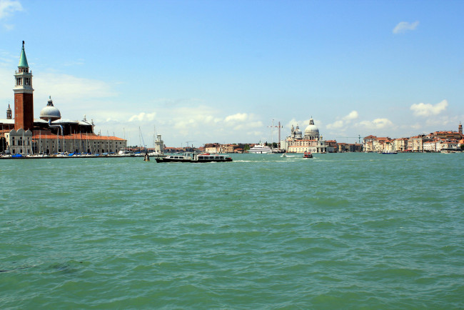 Обои картинки фото города, венеция , италия, башни, вода, катера