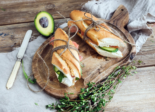 Обои картинки фото еда, бутерброды,  гамбургеры,  канапе, авокадо, зелень