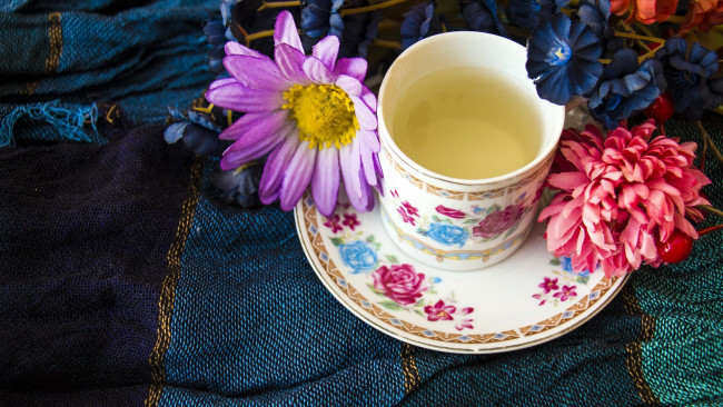 Обои картинки фото еда, напитки,  Чай, чай, цветы, искусственные