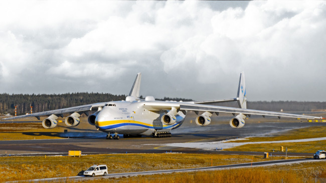 Обои картинки фото ан-225 мрия, авиация, грузовые самолёты, ан, 225, мрия, аэропорт, самолет, грузовой