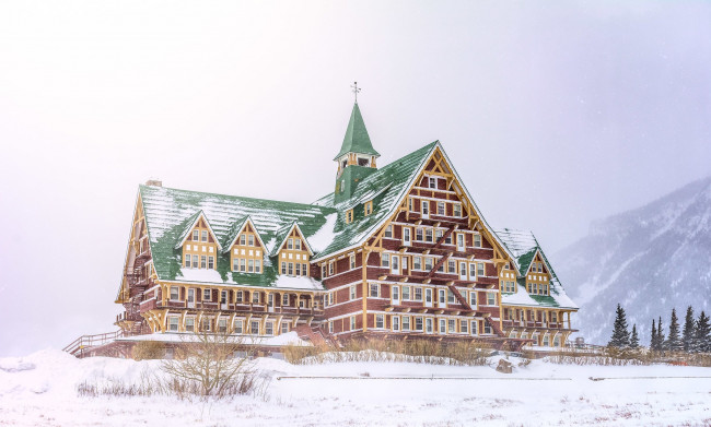 Обои картинки фото города, - здания,  дома, отель, зима, флюгер, снег, здание