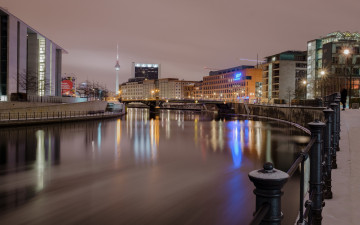 Картинка города берлин+ германия река набережная вечер