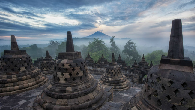 Обои картинки фото индонезия, остров, Ява, храм, боробудур, города, буддистские, другие, храмы, туман