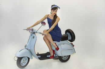 Картинка мотоциклы мото+с+девушкой мотороллер дама