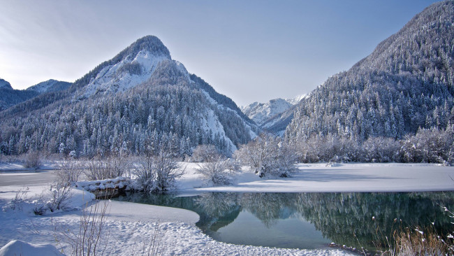 Обои картинки фото природа, пейзажи, зима, замёрзшее, озеро, деревья, горы