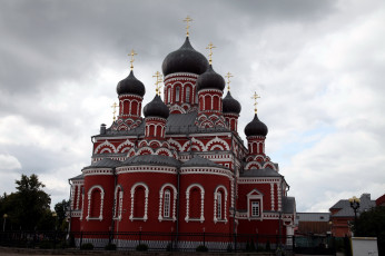 обоя города, - православные церкви,  монастыри, собор