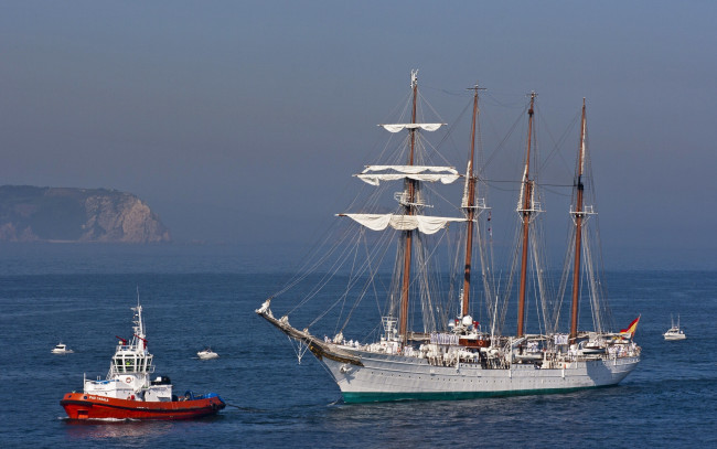 Обои картинки фото juan, sebasti&, 225, de, elcano, корабли, разные, вместе, sebastian, шхуна, буксир, катера, море