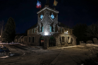 Картинка франция города -+здания +дома деревья дорога флаги часы здание