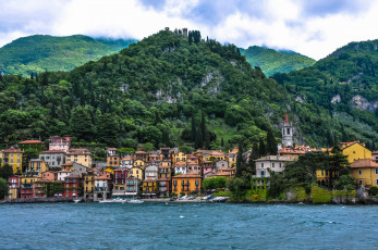 Картинка варенна италия города пейзажи горы дома море
