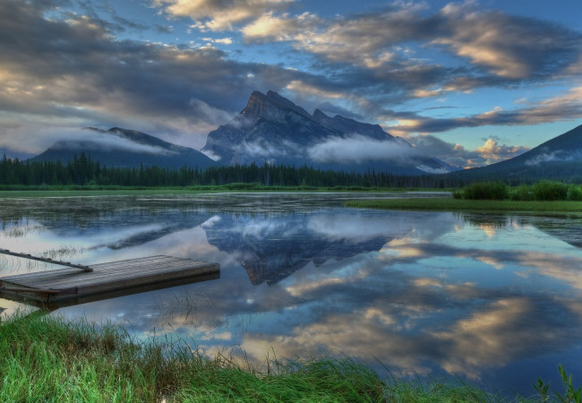 Обои картинки фото vermillion, lake, природа, реки, озера, горы, лес, небо, облака, озеро, отражения