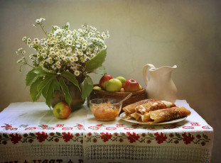 Картинка еда натюрморт яблоки лето яблочное варенье цветы блины кувшин август яблочный спас