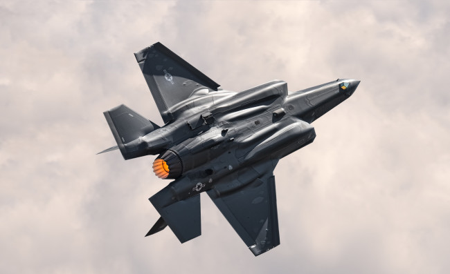 Обои картинки фото f-35a lightning ii, авиация, боевые самолёты, f-35a, lightning, ii, военные, самолеты, истребитель