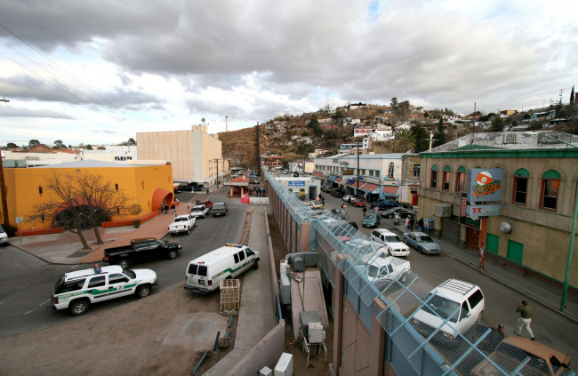 Обои картинки фото mexican, american, border, города, улицы, площади, набережные, граница