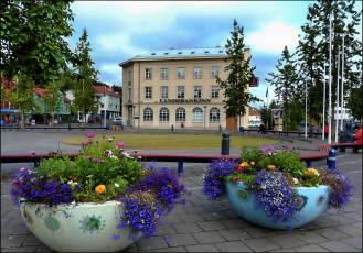 Картинка исландия акюрейри города улицы площади набережные дом цветы площадь