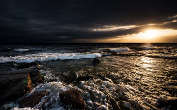 Картинка ocean waves природа побережье прибой волны океан тучи сумрак камни