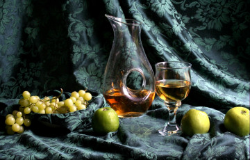 Картинка еда натюрморт ткань бокал кувшин сок виноград яблоки