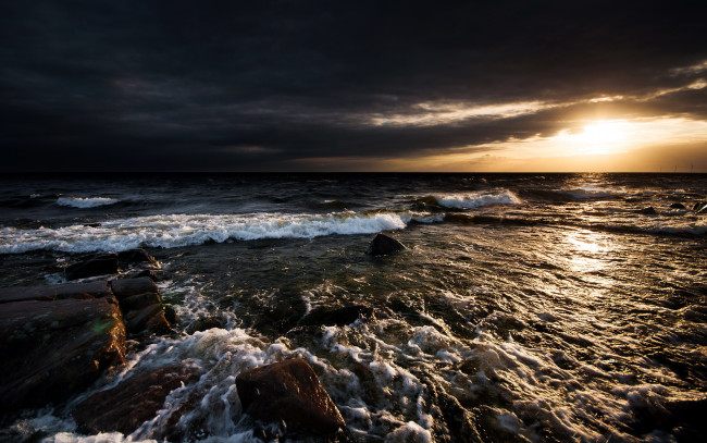 Обои картинки фото ocean, waves, природа, побережье, прибой, волны, океан, тучи, сумрак, камни
