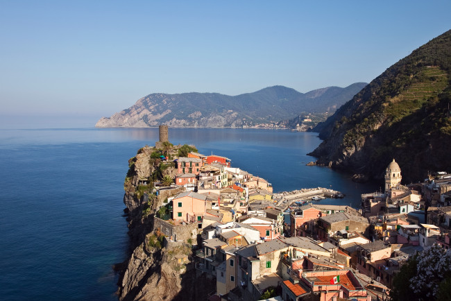 Обои картинки фото vernazza, liguria, italy, города, амальфийское, лигурийское, побережье, италия, дома, море, горы