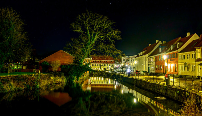 Обои картинки фото nyborg дания, города, - огни ночного города, дома, дания, nyborg, река, ночь, огни