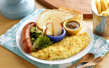 Картинка еда Яичные+блюда картофель-фри яблоко соус омлет завтрак сосиска тост