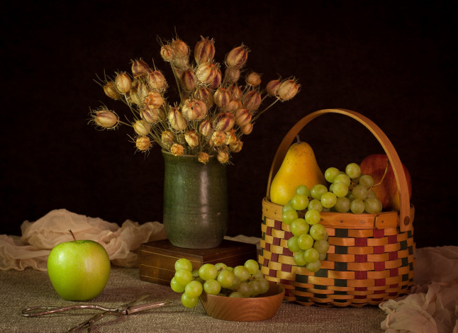 Обои картинки фото еда, натюрморт, груши, виноград, яблоко, корзина