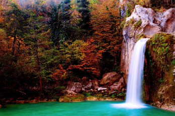 Картинка природа водопады осень деревья водопад лес