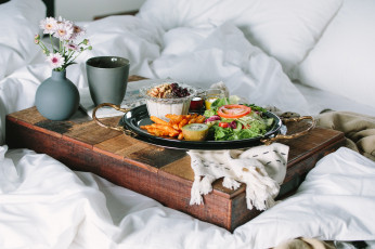 Картинка еда салаты +закуски завтрак ассорти постель