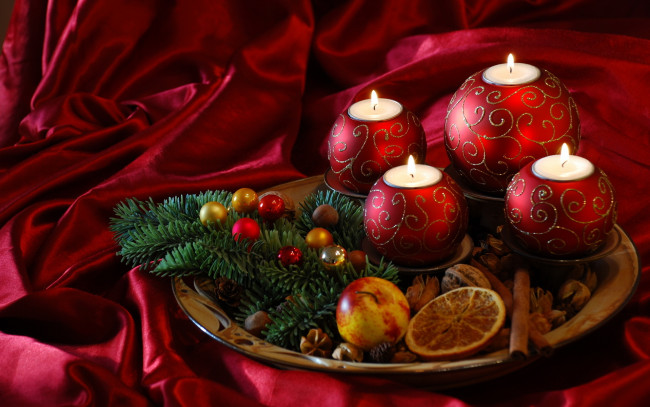 Обои картинки фото праздничные, новогодние, свечи, поднос, угощение