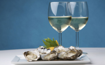 Картинка champagne and oysters еда напитки вино лимоны моллюски шампанское бокалы