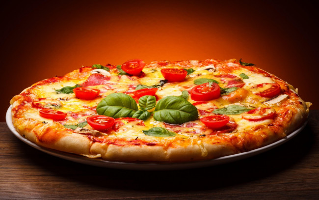 Обои картинки фото пицца, еда, сыр, зелень, помидоры