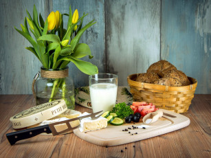 Картинка еда натюрморт хлеб тюльпаны маслины молоко сыр