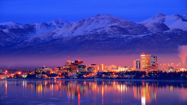 Обои картинки фото anchorage-alaska, города, - огни ночного города, anchorage, вечер, огни, отражение, северная, америка, alaska, горы, пейзаж, город
