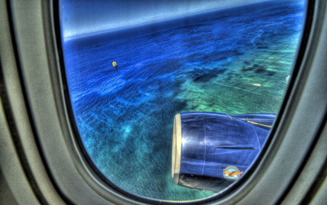 Обои картинки фото авиация, авиационный пейзаж, креатив, самолет, полет, иллюминатор, море