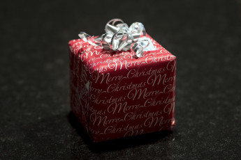 Картинка праздничные подарки+и+коробочки подарок надписи