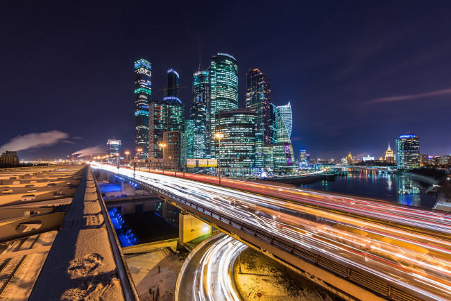 Обои картинки фото города, москва , россия, огни, река, ночь, магистраль
