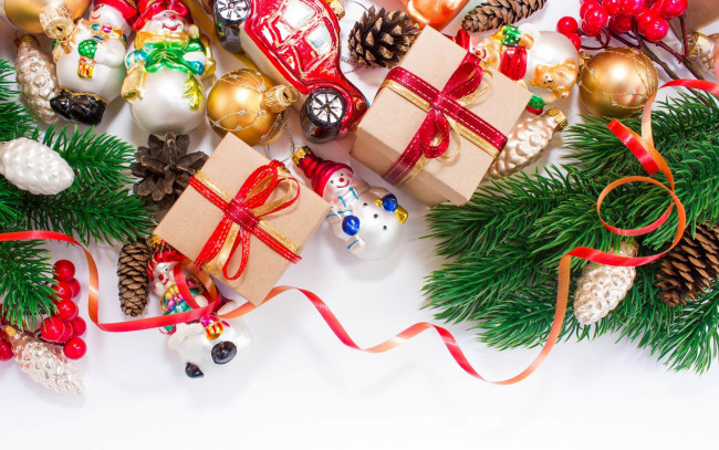 Обои картинки фото праздничные, подарки и коробочки, серпантин, шишки, подарки, снеговики