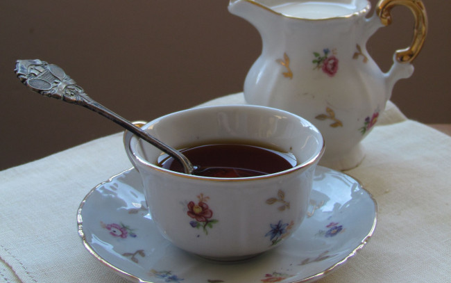 Обои картинки фото еда, напитки,  чай, сливочник, чашка, чай, блюдце