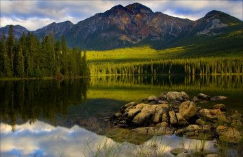 Картинка природа реки озера пейзаж горы озеро pyramid+lake jasper+national+park alberta canada альберта канада