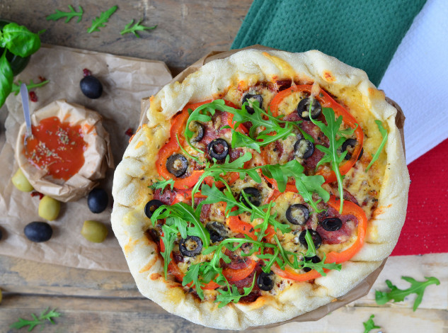 Обои картинки фото еда, пицца, фон, зелень