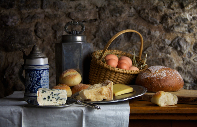 Обои картинки фото еда, натюрморт, булочки, хлеб, сыр, яйца