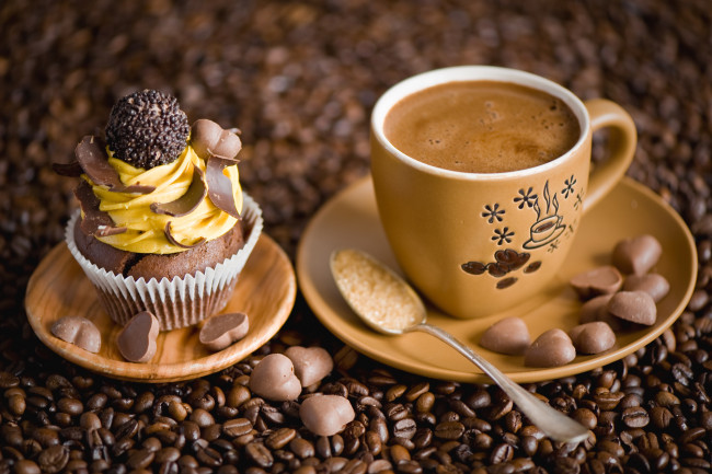 Обои картинки фото еда, кофе,  кофейные зёрна, вкуснятина, кекс