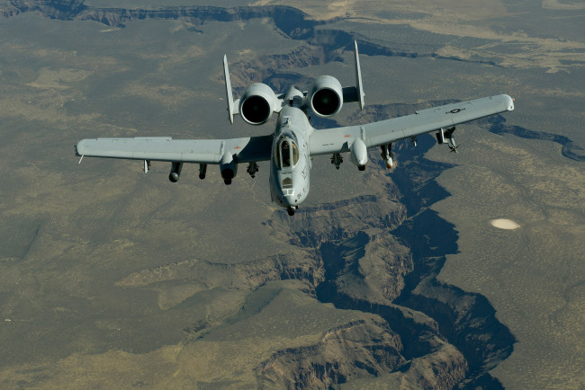 Обои картинки фото авиация, боевые самолёты, thunderbolt, ii, a-10, штурмовик, полет, ландшафт