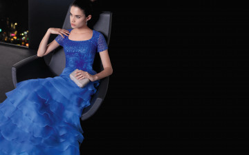 Картинка девушки sara+sampaio сара сампайо модель платье клатч кресло окно огни